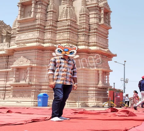 YOUNG INDIAN MEN WITH ENLARGED PENIS AVAILABLE HERE TO SATISFIED YOU WITH EVERY INCH OF HIM